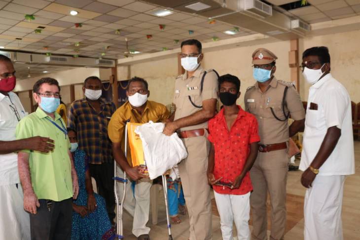 மாற்றுத்திறனாளிகளுக்கு கொரோனா நிவாரண உதவிகள் : எஸ்பி., வழங்கினார்! 