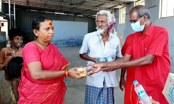 ஊரடங்கால் பாதிக்கப்பட்ட ஏழை மக்களுக்கு மேல்மருவத்தூர் பங்காரு அம்மா அன்னதான திட்டத்தின் கீழ் 10 ஆயிரம் பேருக்கு உணவு வழங்கல்