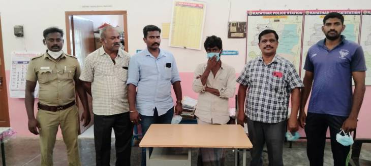 கயத்தாறு அருகே 2 லட்சம் மதிப்புள்ள 8 லாரி டயர்களை திருடியவர் கைது! 
