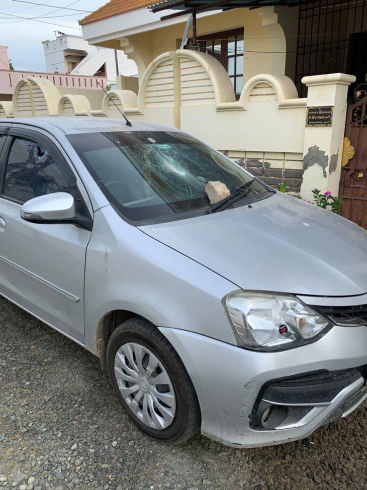 தூத்துக்குடியில் வீடுகளுக்கு முன்பு நிறுத்தியிருந்த வாகனங்களில் கண்ணாடிகள் உடைத்து சேதம்!