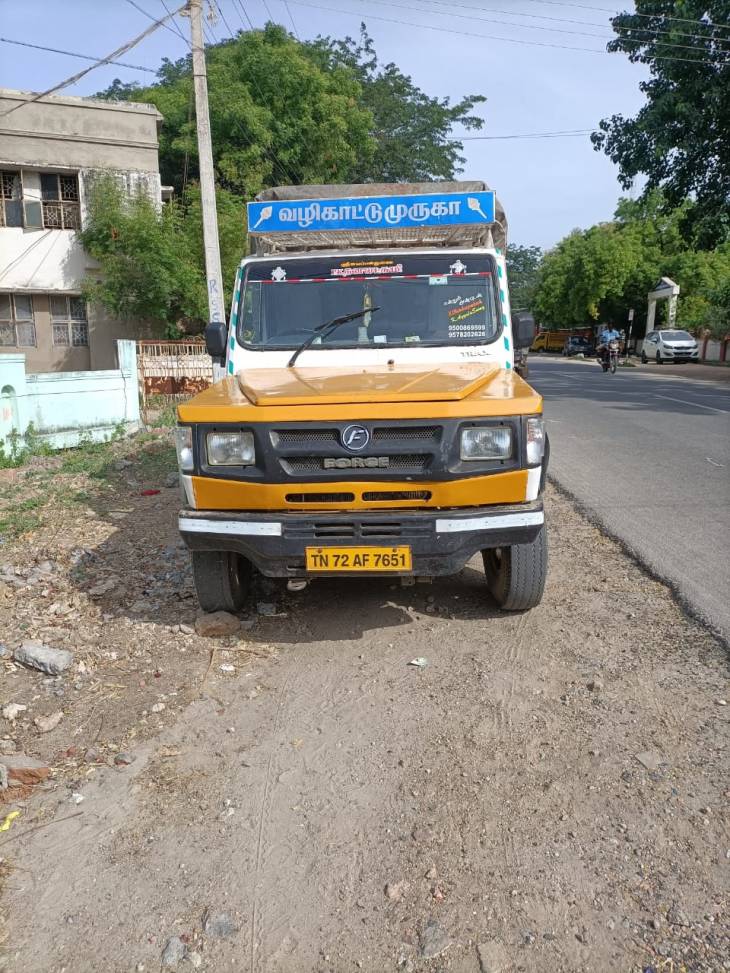 விளாத்திகுளம் அருகே ரேஷன் அரிசி  கடத்தல் - வாகனம் பறிமுதல்