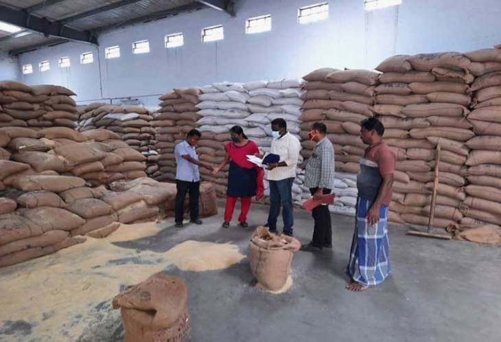 தொடரும் ரேஷன் அரிசி கடத்தல் - தூத்துக்குடி அரிசி குடோன்களில் திடீர் தீவிர சோதனை!
