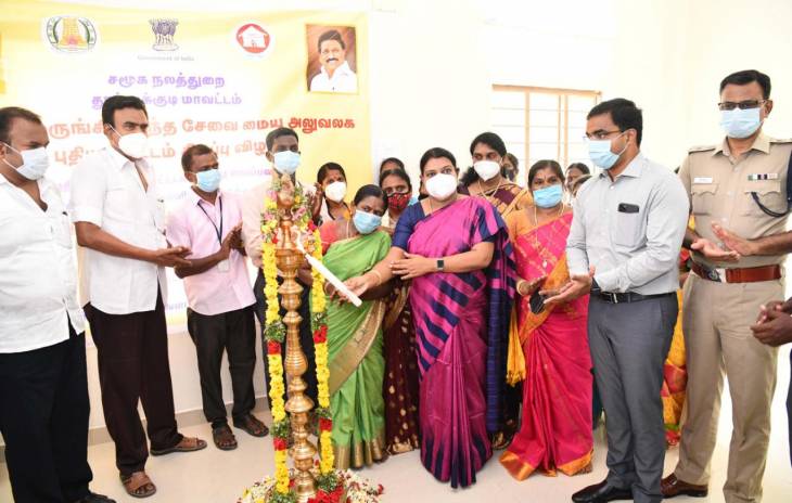 குடும்ப வன்முறையால் பாதிக்கப்படும் பெண்களுக்கு உதவும் சேவை மையம் - அமைச்சர் கீதா ஜீவன் திறந்து வைத்தார்! 

