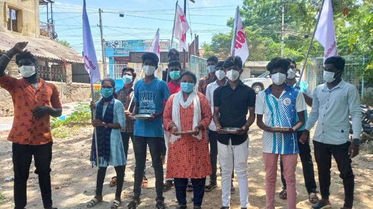 தூத்துக்குடியில் தனியார் பள்ளிகளில் அதிக கட்டணம் வசூலிப்பதைக் கண்டித்து இந்திய மாணவர் சங்கம் ஆர்ப்பாட்டம்!