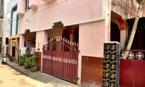 பத்திரப்பதிவு அதிகாரி வீட்டில் திடீர் சோதனை - பல கோடி மதிப்பு சொத்து ஆவணங்கள் பறிமுதல்!

