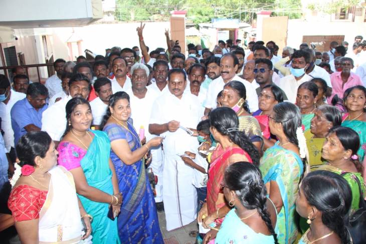 தூத்துக்குடியில் தலைவி திரைப்பட ரசிகர் காட்சி : அதிமுகவினர் கண்டுகளிப்பு!