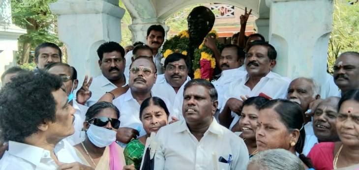 தூத்துக்குடியில் அண்ணா பிறந்தநாள் விழா : அதிமுகவினர் மாலை அணிவித்து மரியாதை
