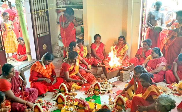 இலங்கை தமிழர் மறுவாழ்வு முகாம் ஆதிபராசக்தி வழிபாட்டு மன்றத்தில் கலச விளக்குவேள்வி பூஜை!
