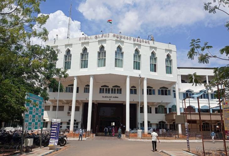 மயான பொதுப்பாதையை தனிநபர்கள் ஆக்கிரமிப்பு -  அகற்ற கோரி கிராம மக்கள் ஆட்சியரிடம் மனு! 

