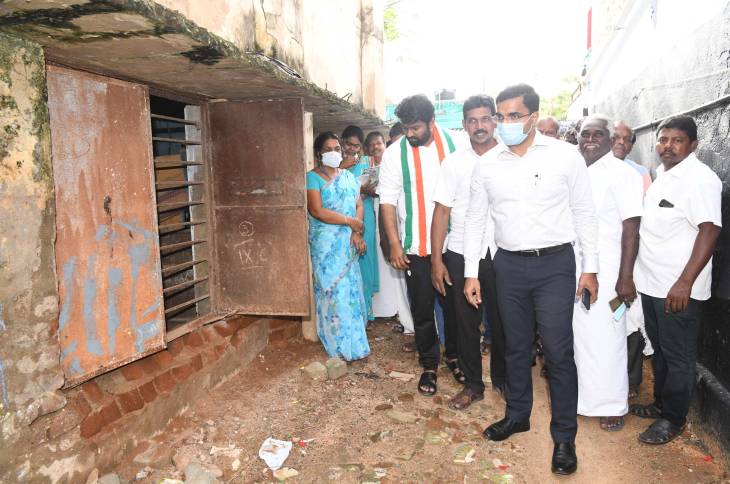 பழுதடைந்த அரசு மகளிர் மேல்நிலைப்பள்ளியில் கட்டிடங்கள் : மாவட்ட ஆட்சியர் ஆய்வு