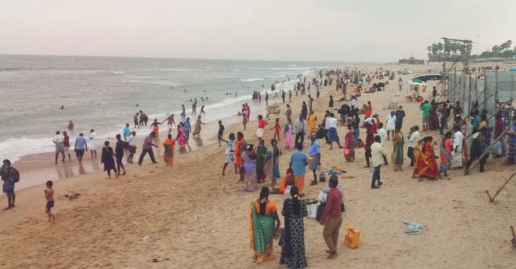 திருச்செந்தூர் சுப்பிரமணிய சுவாமி கோவிலில் 2 நாட்களுக்கு பிறகு சாமி தரிசனத்துக்கு அனுமதி : நீண்ட வரிசையில் காத்து நின்று சாமி தரிசனம்!