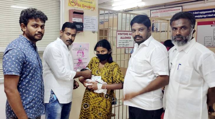 தூத்துக்குடியில் உதயநிதி பிறந்த நாள் : அரசு மருத்துவமனையில் பிறந்த குழந்தைகளுக்கு தங்க மோதிரம்! 