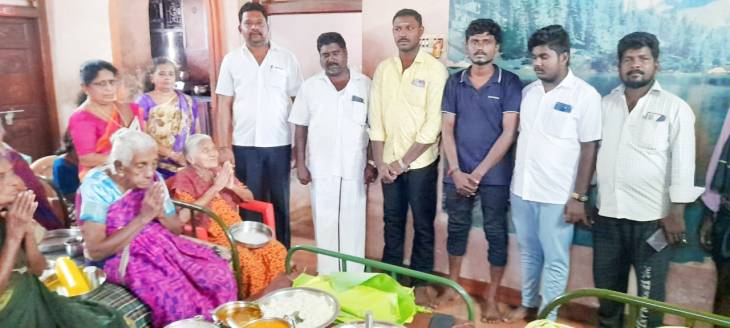 உதயநிதி ஸ்டாலின் பிறந்த நாள் விழா: நற்பணி மன்றம் சார்பில் உணவு வழங்கப்பட்டது.