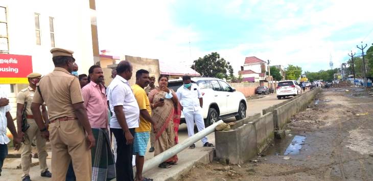 தூத்துக்குடியில் மழை வெள்ளம் பாதித்த பகுதிகளில் அமைச்சர் கீதாஜீவன் நேரில் ஆய்வு!