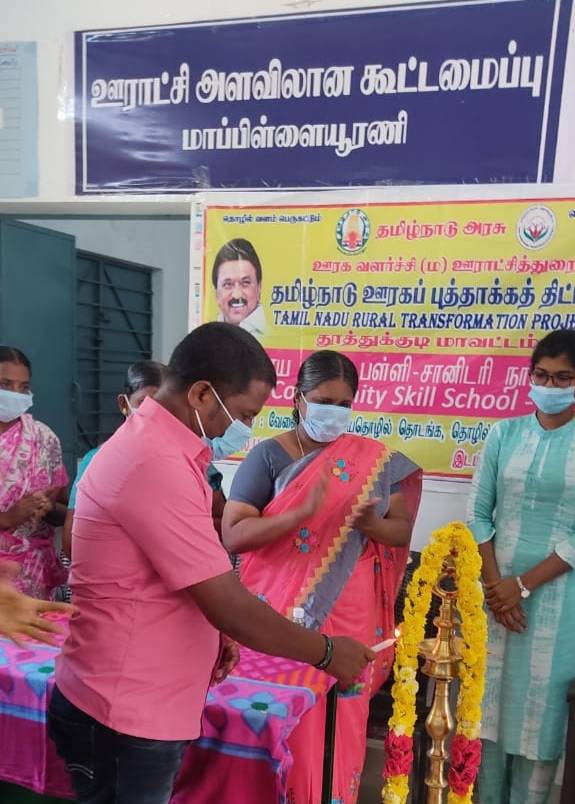 தூத்துக்குடியில் சானிடரி, நாப்கின்கள் தயாரித்தல் பயிற்சி தொடங்கப்பட்டது.