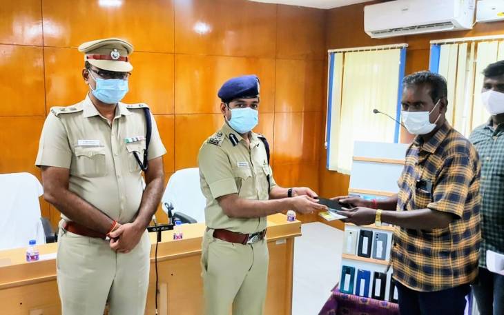 தூத்துக்குடி மாவட்டத்தில் காணாமல் போன 10 லட்சம் மதிப்புள்ள 100 செல்போன்கள் மீட்டு ஒப்படைப்பு! 