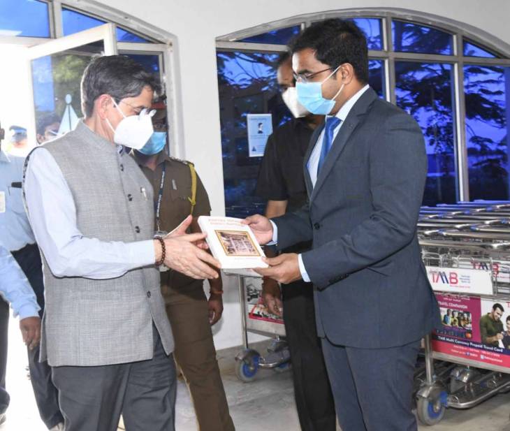 தூத்துக்குடிக்கு தமிழக  ஆளுநர் வருகை: ஆட்சியர் வரவேற்பு!