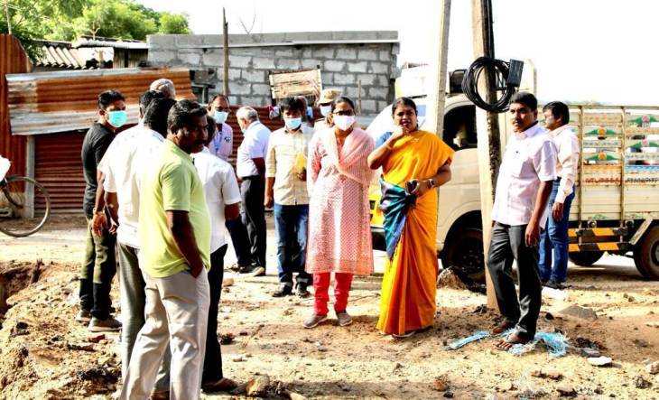 தூத்துக்குடி மாநகராட்சி  48 வது வார்டு பகுதியில் மழைவெள்ள நீர் அகற்றும் பணி :  அமைச்சர் கீதா ஜீவன் நேரில் ஆய்வு!

