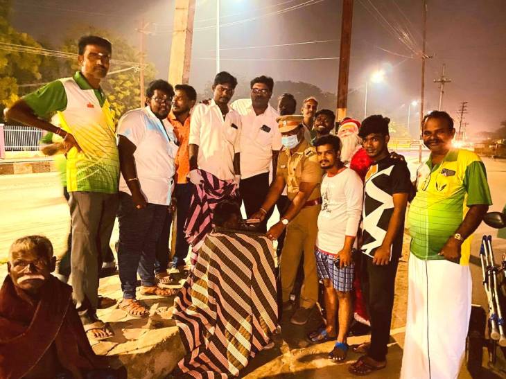 தூத்துக்குடியில் சாலையோரம் உறங்கும் மக்களுக்கு போர்வை வழங்கல்!