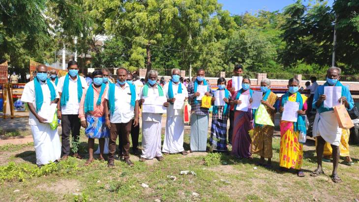 கீழமங்கலம் கூட்டுறவு கடன் சங்கத்தில் பயிர் கடன் வழங்க செயலர் மறுப்பதாக விவசாயிகள் புகார் : மாவட்ட ஆட்சியர் நடவடிக்கை எடுக்க புகார் மனு!

