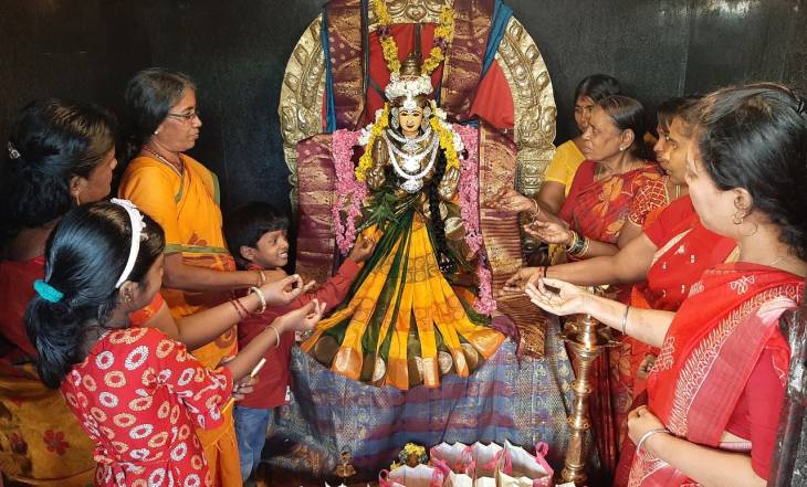 தூத்துக்குடி மேல்மருவத்தூர் சக்திபீடத்தில் ஒமைக்ரான் தொற்று நீங்க 5832 மந்திரங்கள் படித்து பெண்கள் அர்ச்சனை!

 