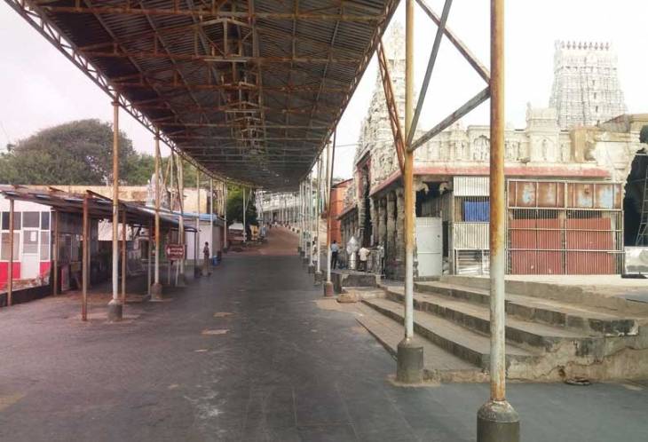 வழிபாட்டுக்கு 3 நாள் தடை : திருச்செந்தூர் சுப்பிரமணிய சுவாமி கோவில் வளாகம் வெறிச்சோடியது!