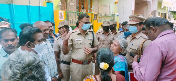 தூத்துக்குடியில் வீட்டின் மேற்கூரை இடிந்து விழுந்து விபத்து - காயம்பட்டவர் மீட்பு - எஸ்பி ஜெயக்குமார் நேரில் பார்வை! 