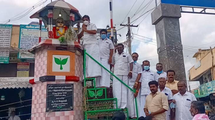 விளாத்திகுளத்தில் மறைந்த முன்னாள் முதல்வர் எம்ஜிஆரின் 105வது பிறந்த நாள் : முன்னாள் எம்எல்ஏ சின்னப்பன் தலைமையில் கொண்டாட்டம்! 