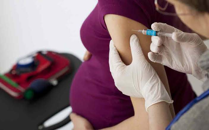 தூத்துக்குடியில் கொரோனா தடுப்பூசி போட்டதால் பெண்ணுக்கு கருச்சிதைவு ஏற்பட்டதா?காரணம் என்ன? டாக்டர்கள் விளக்கம்! 