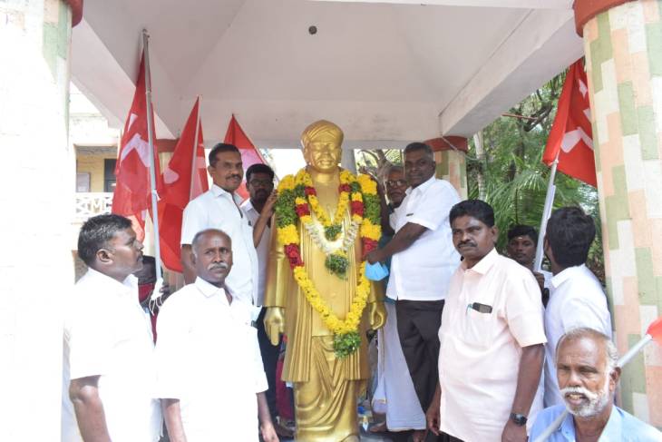 73 வது குடியரசு தின விழா: மார்க்சிஸ்ட் கம்யூனிஸ்ட் கட்சியினர் வ.உ.சிதம்பரனார் சிலைக்கு மாலை அணிவித்து மரியாதை 