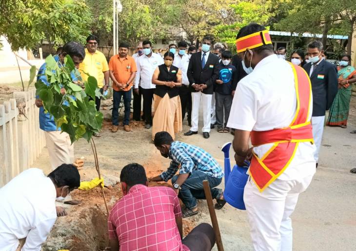 தூத்துக்குடியில்  73வது குடியரசு தினவிழா : நீதிமன்ற வளாகத்தில்  மரக்கன்றுகள் நடப்பட்டது!