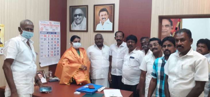 நகர்ப்புற உள்ளாட்சி தேர்தல் : அமைச்சர் கீதாஜீவனை சந்தித்து  திமுக கூட்டணிக்கு சமத்துவ மக்கள் கழகம் ஆதரவு தெரிவிப்பு!