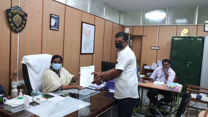 தூத்துக்குடி மாநகராட்சி தேர்தலில் : பாஜக சார்பில் 17 வது வார்டில் போட்டியிட மாரிச்சாமி வேட்பு மனு தாக்கல் 