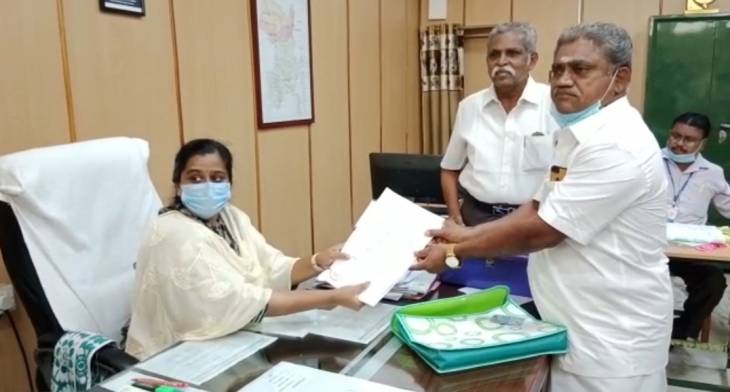 தூத்துக்குடி மாநகராட்சி தேர்தல் : திமுக சார்பில் 15 வது வார்டில் போட்டியிட இசக்கிராஜா வேட்பு மனு தாக்கல்! 

