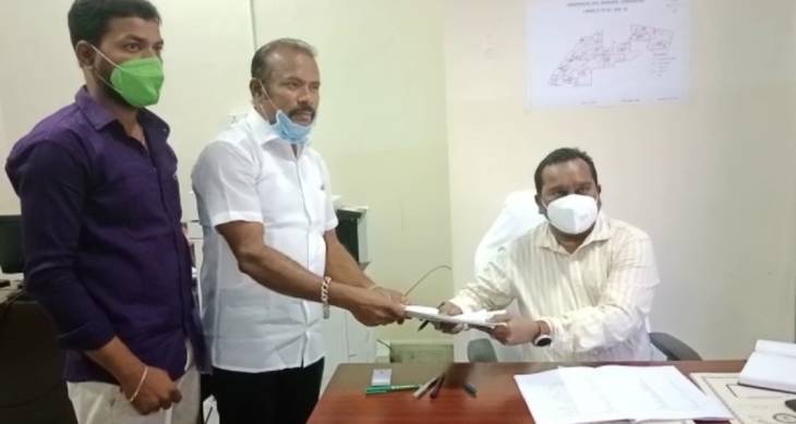 தூத்துக்குடி மாநகராட்சி தேர்தல் : 31வது வார்டில் சுயேட்சை வேட்பாளர் கிதார் பிஸ்மி வேட்புமனு தாக்கல் 