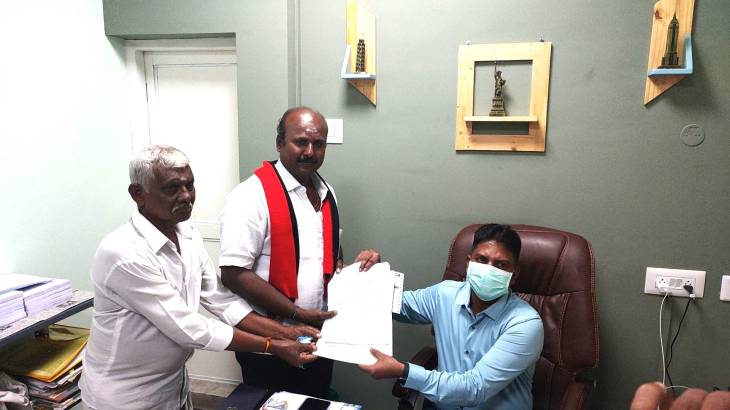தூத்துக்குடி மாநகராட்சி தேர்தல் : 45வது வார்டில் திமுக வேட்பாளர் பி.பி.ராமகிருஷ்ணன் வேட்புமனு தாக்கல் 