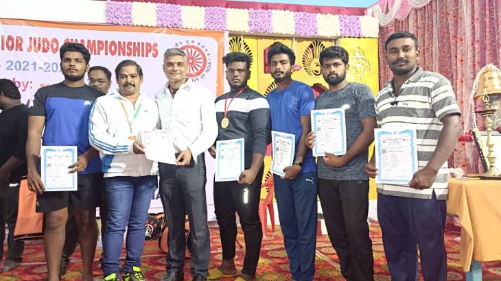 மாநில அளவிலான ஜூடோ போட்டி: தூத்துக்குடி மாணவர் தங்கபதக்கம் வென்றார்
