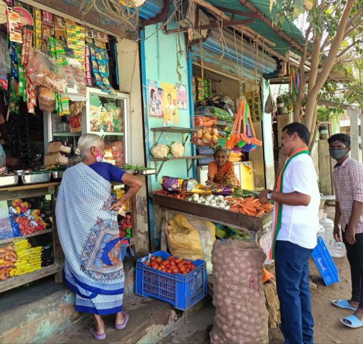 தூத்துக்குடி மாநகராட்சி தேர்தல் :  பாஜக வேட்பாளர் மாரிச்சாமி வீடு வீடாக சென்று தீவிர வாக்கு சேகரிப்பு


