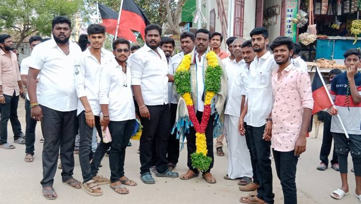 தூத்துக்குடி 12வது வார்டு திமுக வேட்பாளர் தெய்வேந்திரன் வீதி வீதியாக சென்று வாக்கு சேகரிப்பு