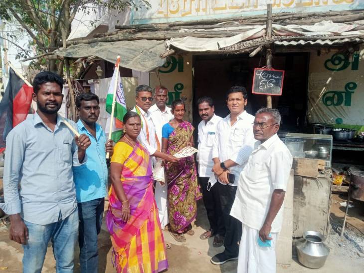 தூத்துக்குடி மாநகராட்சி 35வது வார்டு காங்கிரஸ் வேட்பாளர் வீடு வீடாக சென்று தீவிர வாக்கு சேகரிப்பு