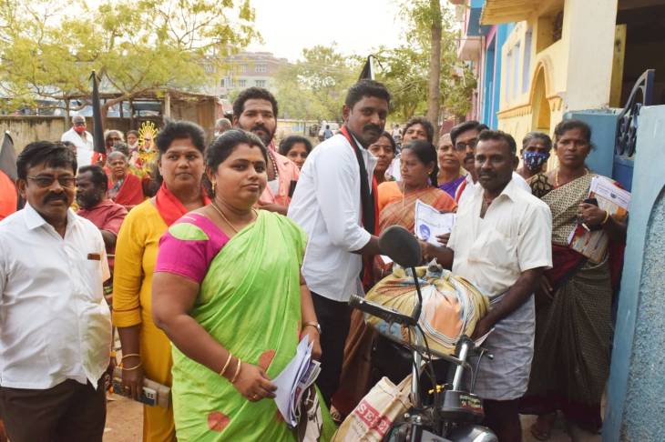 தூத்துக்குடி 32வது வார்டு திமுக வேட்பாளர் கந்தசாமி வீதி வீதியாக சென்று பிரச்சாரம்!