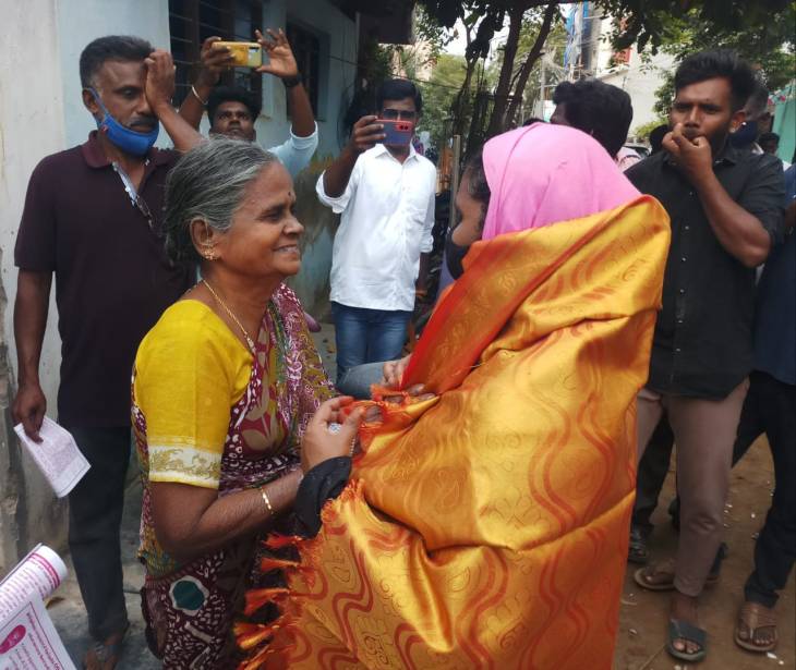 பூபாலராயர்புரம் பகுதியில் சுயேட்சை வேட்பாளர் வீடு வீடாக , வீதி வீதியாக வாக்கு சேகரிப்பு - பொதுமக்கள் மனமுகந்து வரவேற்பு!

