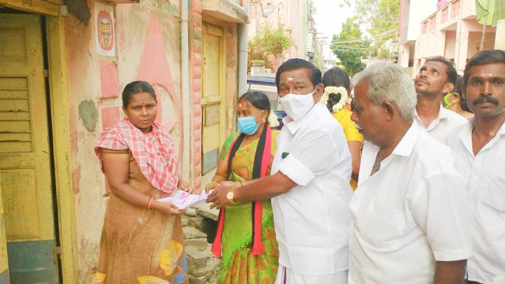 தூத்துக்குடி 42வது வார்டு திமுக வேட்பாளர் அன்னலெட்சுமி உதயசூரியன் சின்னத்திற்கு வீதிவீதியாக சென்று வாக்கு சேகரிப்பு!