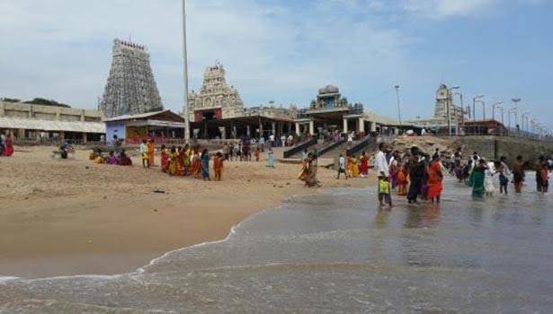 திருச்செந்தூர் சுவாமி தரிசனத்திற்கு காத்திருந்த பக்தர் மயங்கி விழுந்து காயம் - இணை ஆணையர் அலுவலகத்தை முற்றுகையிட்டு போராட்டம்!