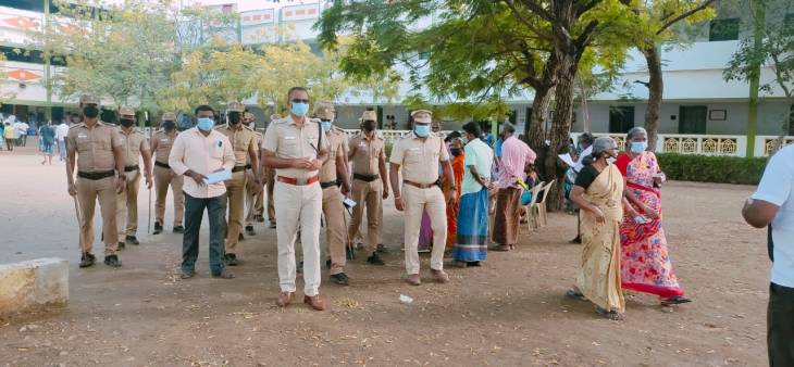 தூத்துக்குடி வாக்குச்சாவடி மையங்களில் பாதுகாப்பு பணிகள் - எஸ்பி நேரில் ஆய்வு


