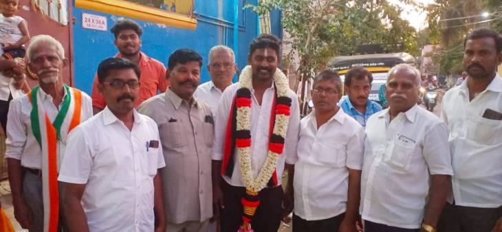 தூத்துக்குடி 32வது வார்டு திமுக கவுன்சிலர் கந்தசாமி வாக்காளர்களுக்கு நன்றி தெரிவித்தார்.