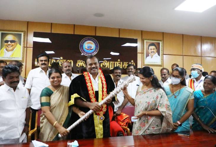 வெள்ளி அன்று மனுதாக்கல் வெள்ளியான இன்று மேயர்! தந்தை வழியில் ஜெகன் பெரியசாமி!