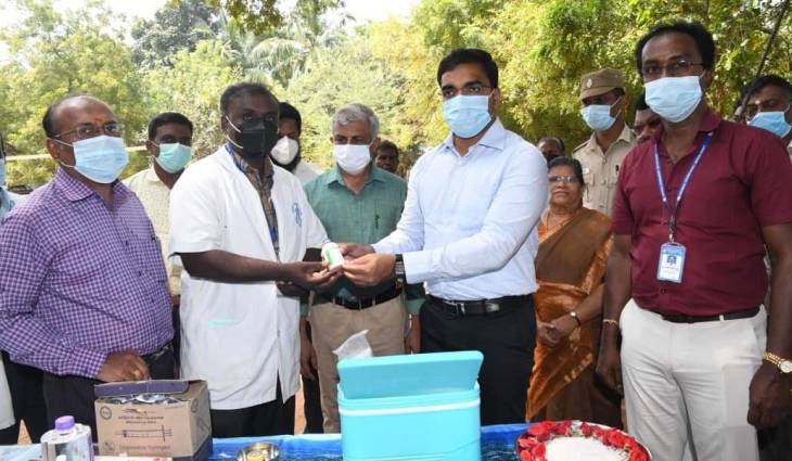 கால்நடைகளுக்கான கோமாரி நோய் தடுப்பூசி முகாம் -  மாவட்ட ஆட்சித்தலைவர் செந்தில்ராஜ் துவக்கி வைத்தார்

