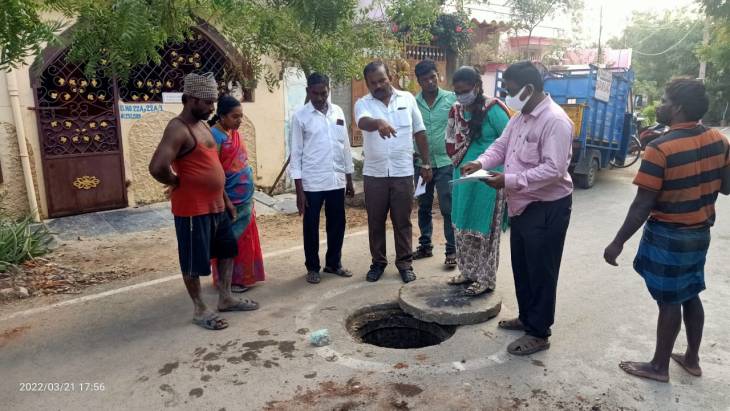 தூத்துக்குடியில் பாதாள சாக்கடை திட்ட பணியை மேயர் ஜெகன் பெரியசாமி பார்வையிட்டு ஆய்வு மேற்கொண்டார்