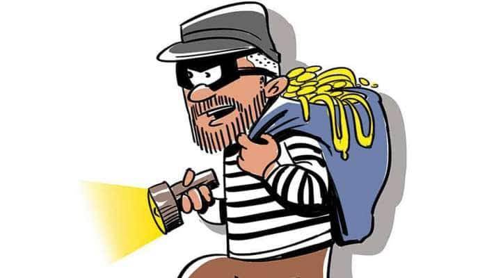 டீக்கடையில் பின்புறம் ஓட்டை போட்டு பணம் திருட்டு : வாலிபர் கைது! 
